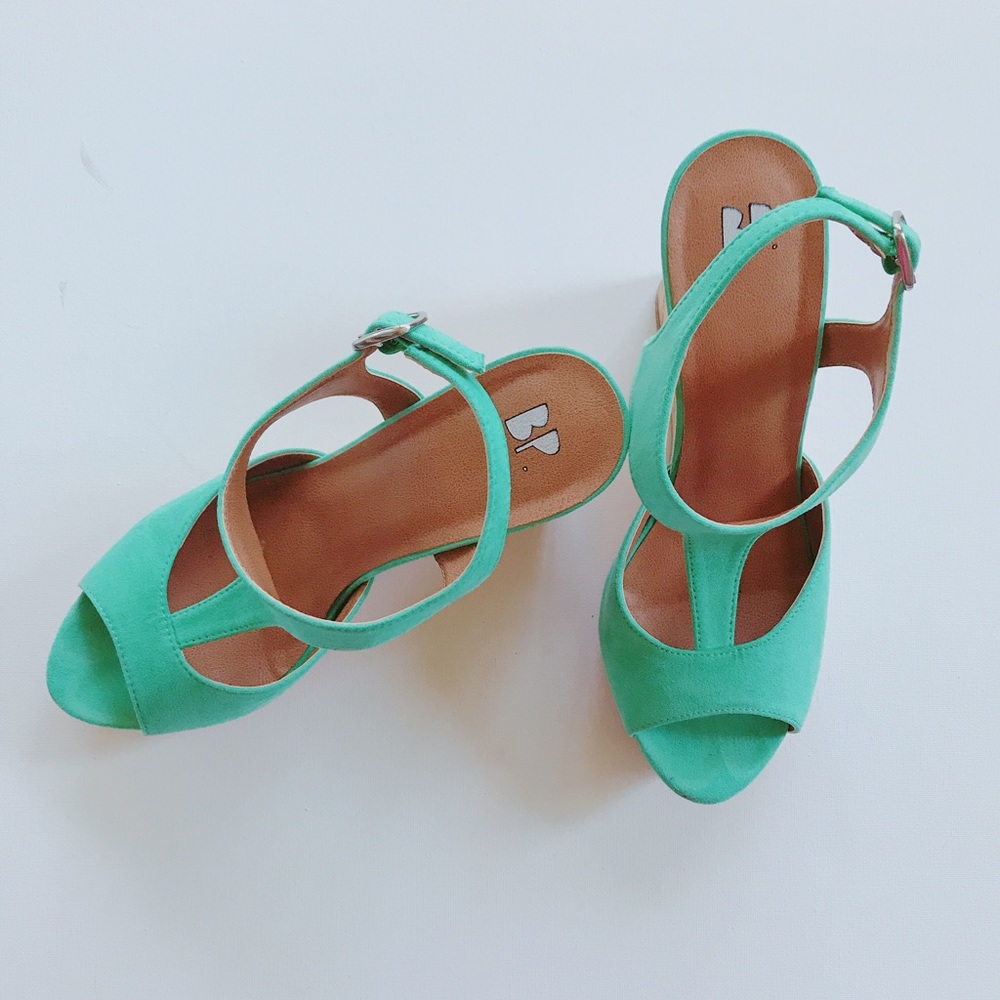 BP WEDGE T-STRAP SANDALS SHOES SIZE 7.5-Green